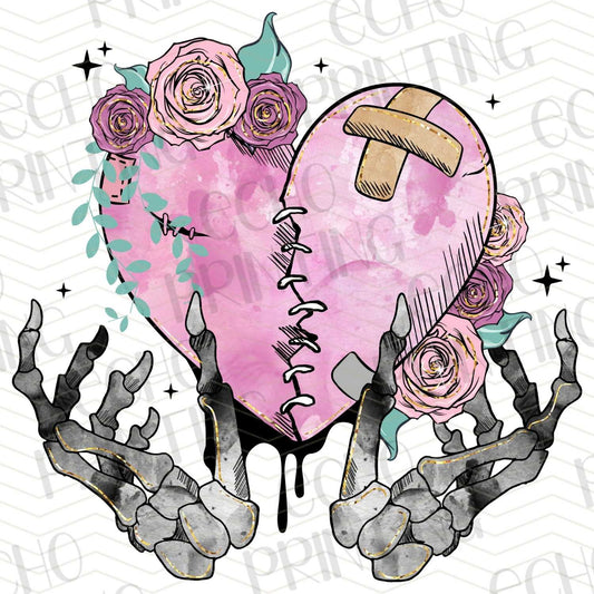 HLW 259 - SKELETON HOLDING BANDAGED HEART